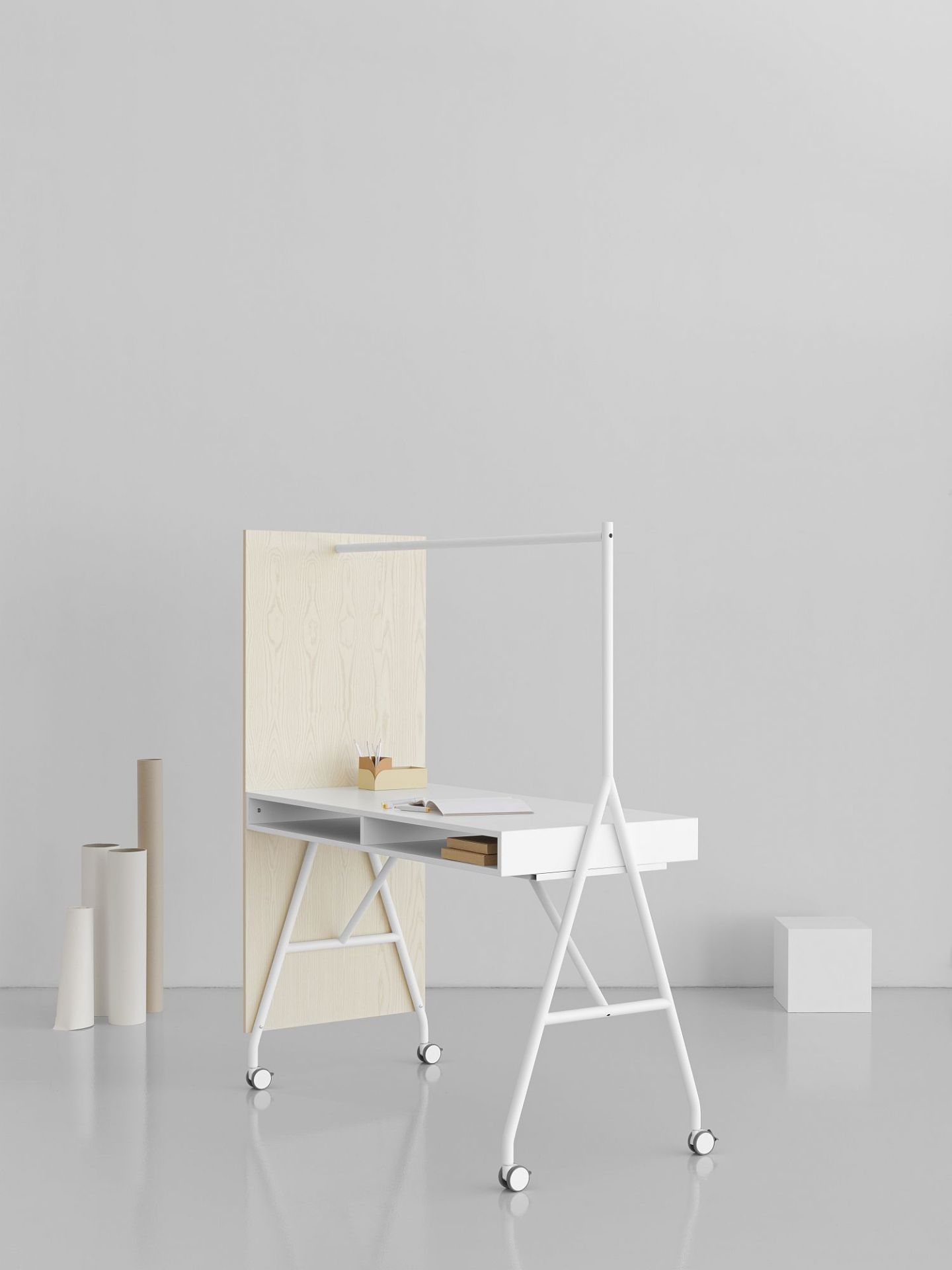 Hangout High Desk Table haute Mizetto QUICK SHIP