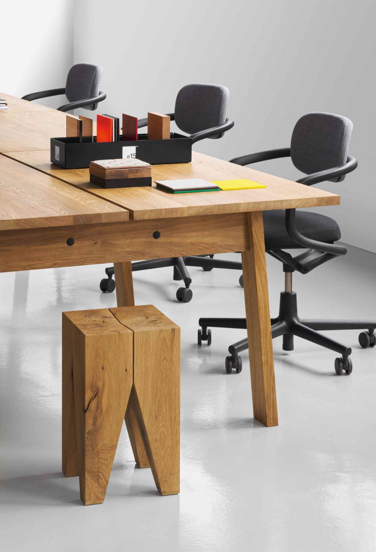 Backenzahn tabouret / petite table e15