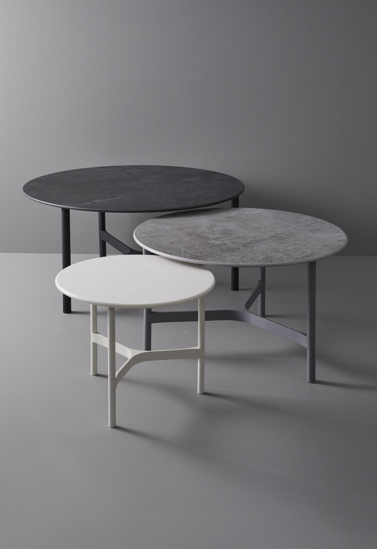 Twist Table d'appoint Aluminium Moyen Gris Lave Cane-Line