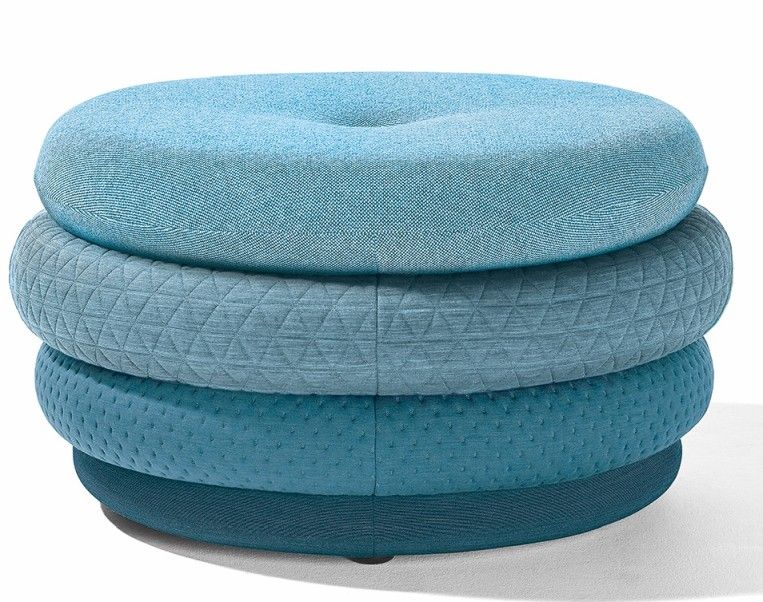 Blauer Fat Tom Pouf von Richard Lampert: Moderner, runder Hocker ohne Beine für Wohnzimmer.
