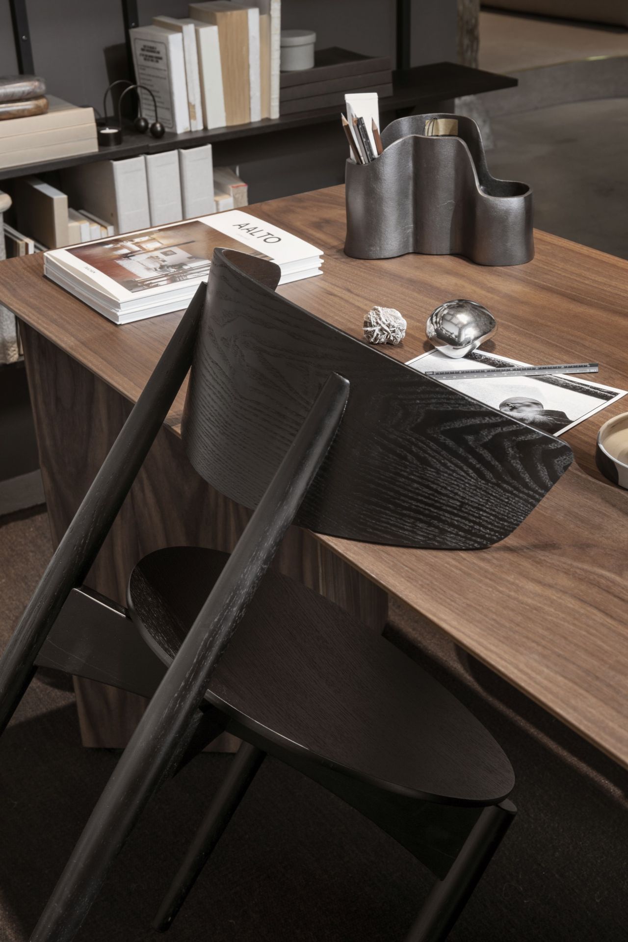 Herman Chaise de salle à manger avec structure en bois noir Ferm Living Herman Chaise de salle à manger avec structure en bois noir Ferm Living