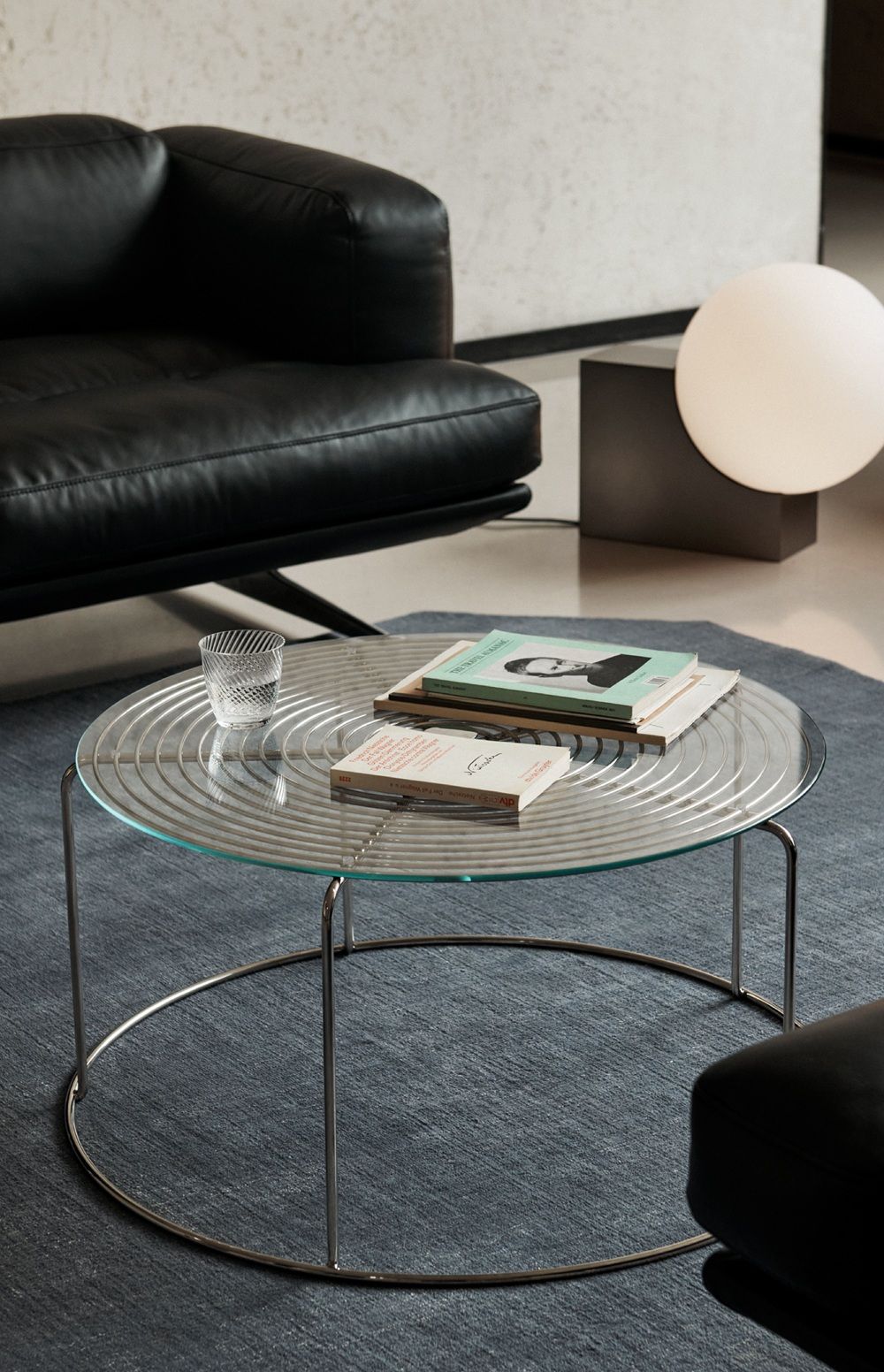 Table basse Wire avec plateau en verre AndTradition