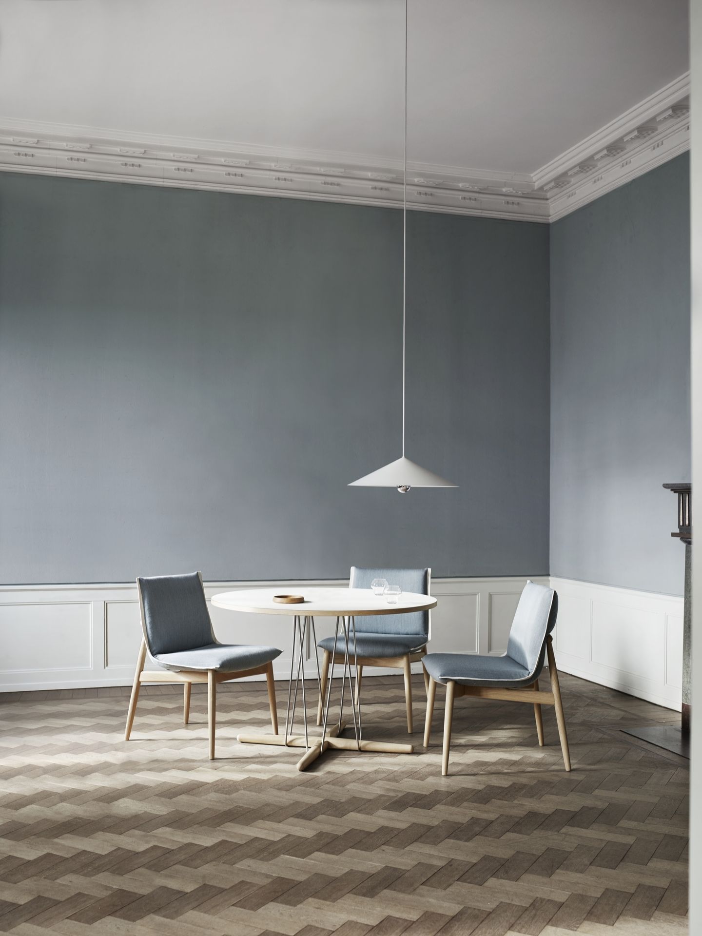 E020 Embrace Table noyer Carl Hansen & Søn