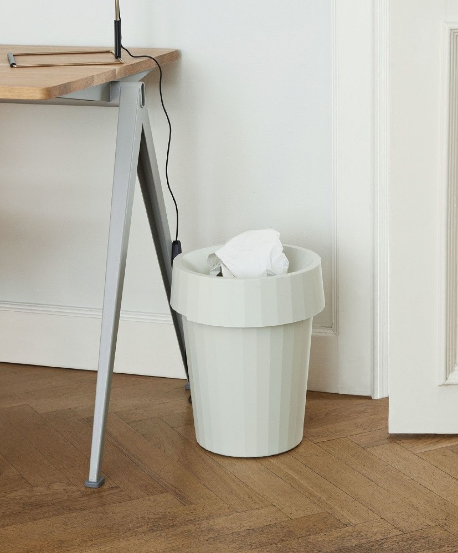 Pyramid Table 01 / Secrétaire Hay