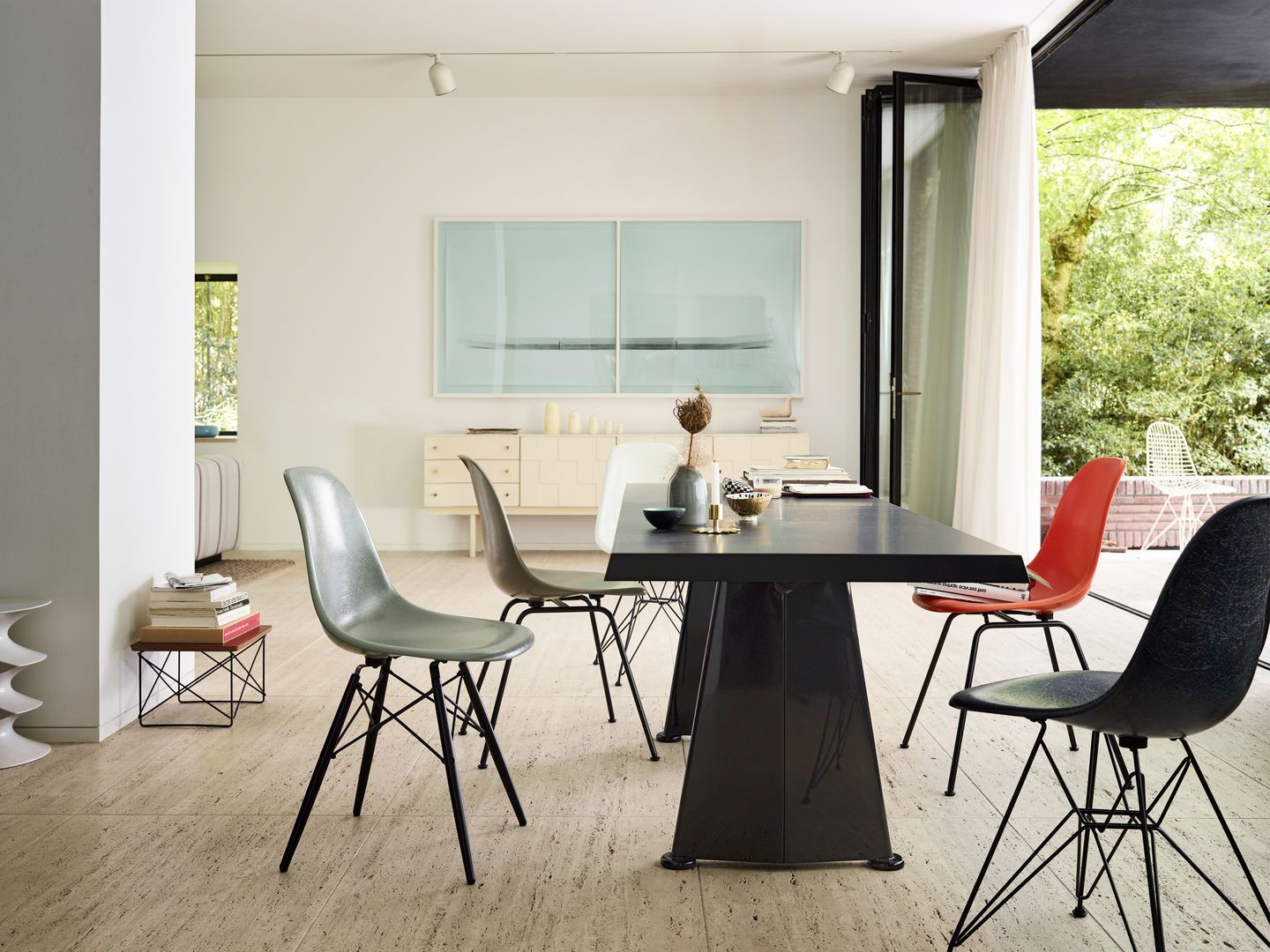 Eames Fiberglass Chair DSW chaise Vitra