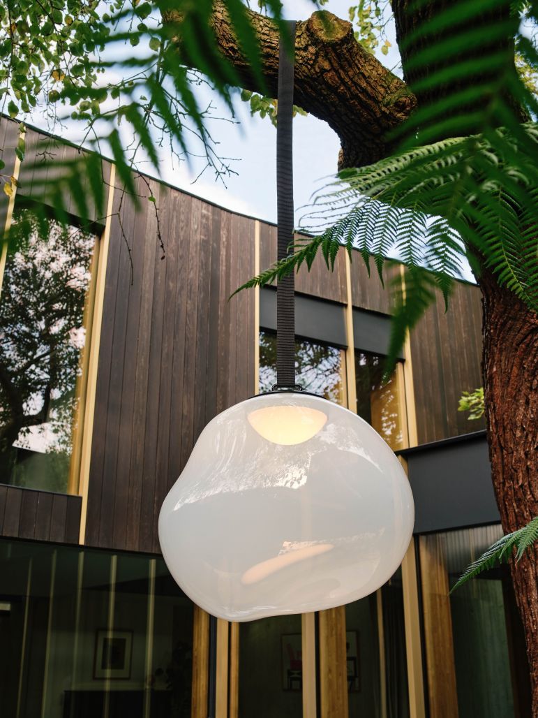 Melt Large LED lampe portable à poser ou à suspendre Opal Tom Dixon