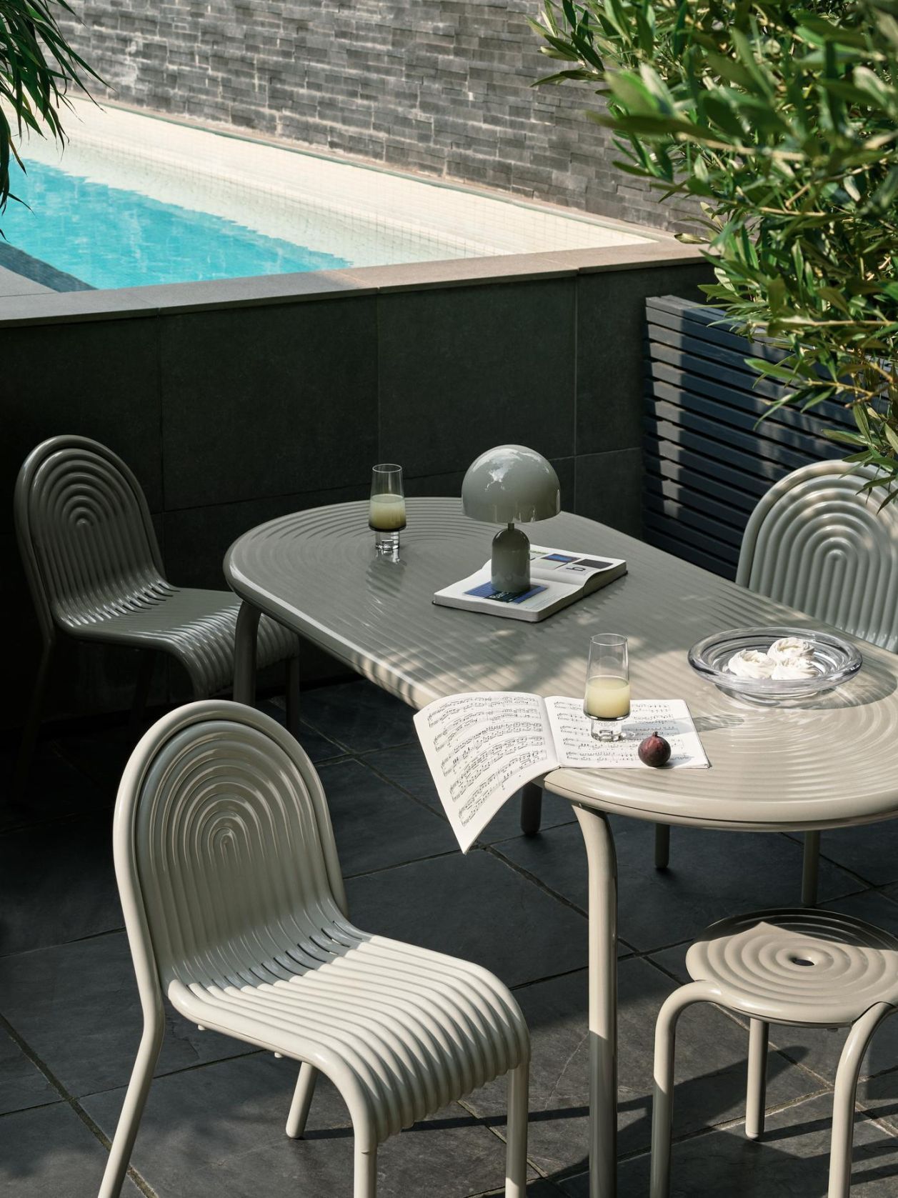 Groove Outdoor Chaise Putty Tom Dixon