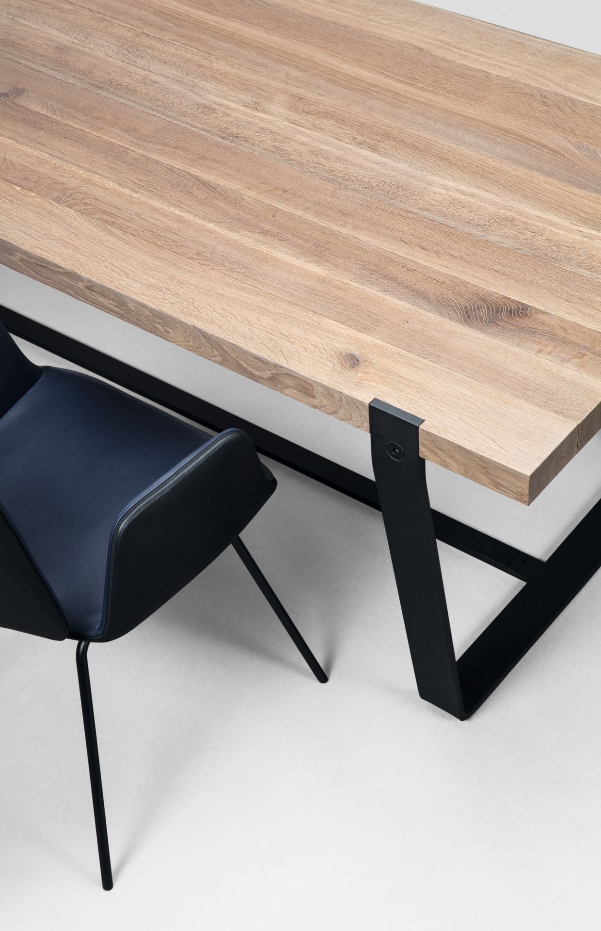 BB 11 Clamp table chêne Janua