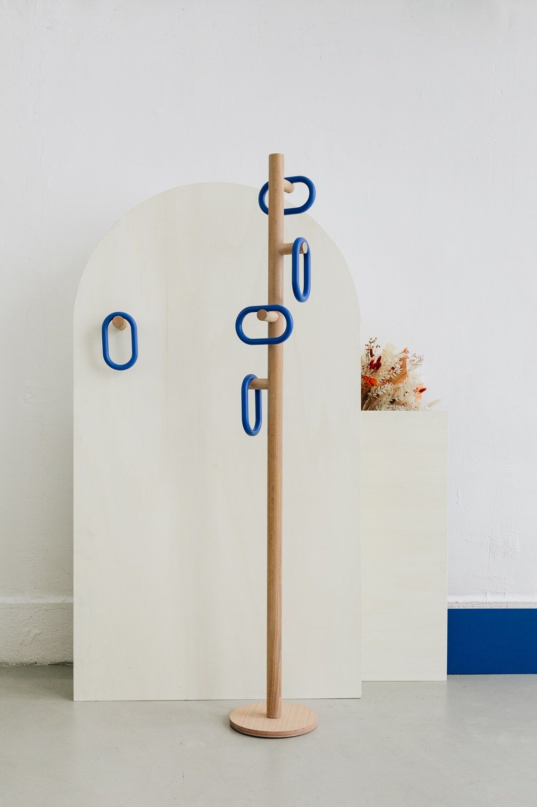 Fernand Coat Stand Porte-manteau Hartô Chêne / Noir