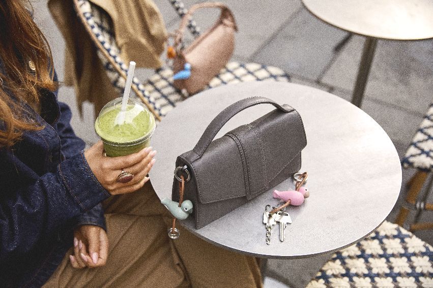 Oiseau rose Porte-clés métal argenté avec cuir naturel Kay Bojesen