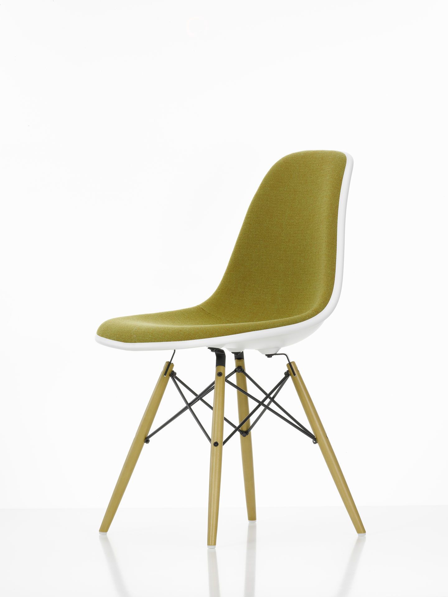 Eames Plastic Side Chair DSW chaise entièrement rembourrée Vitra