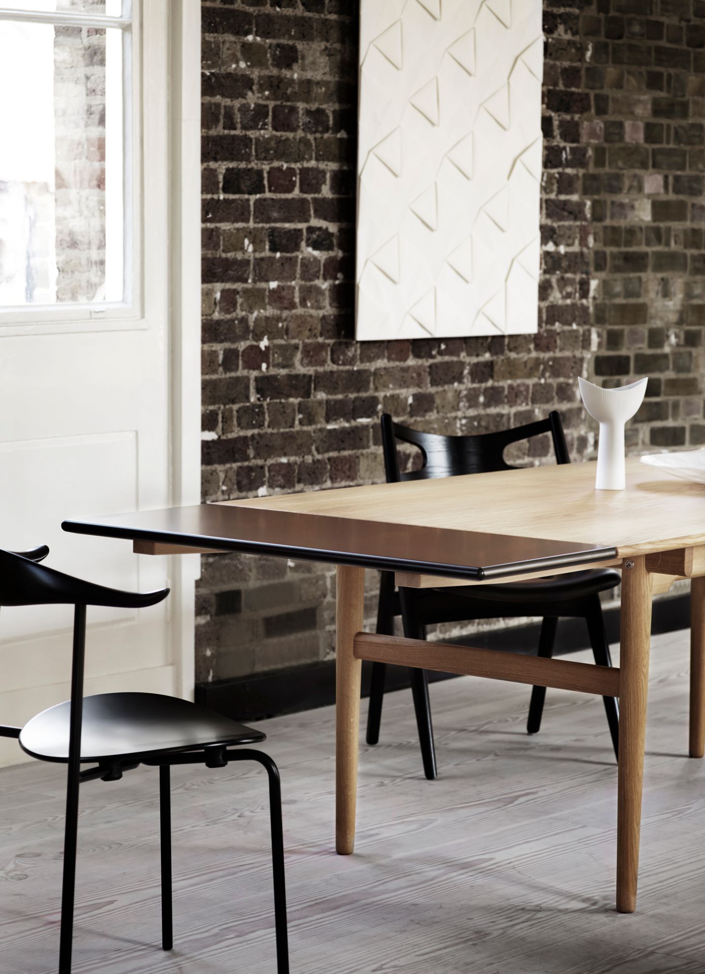 CH88T Chaise cadre acier noir Carl Hansen &amp; Søn hêtre savonné