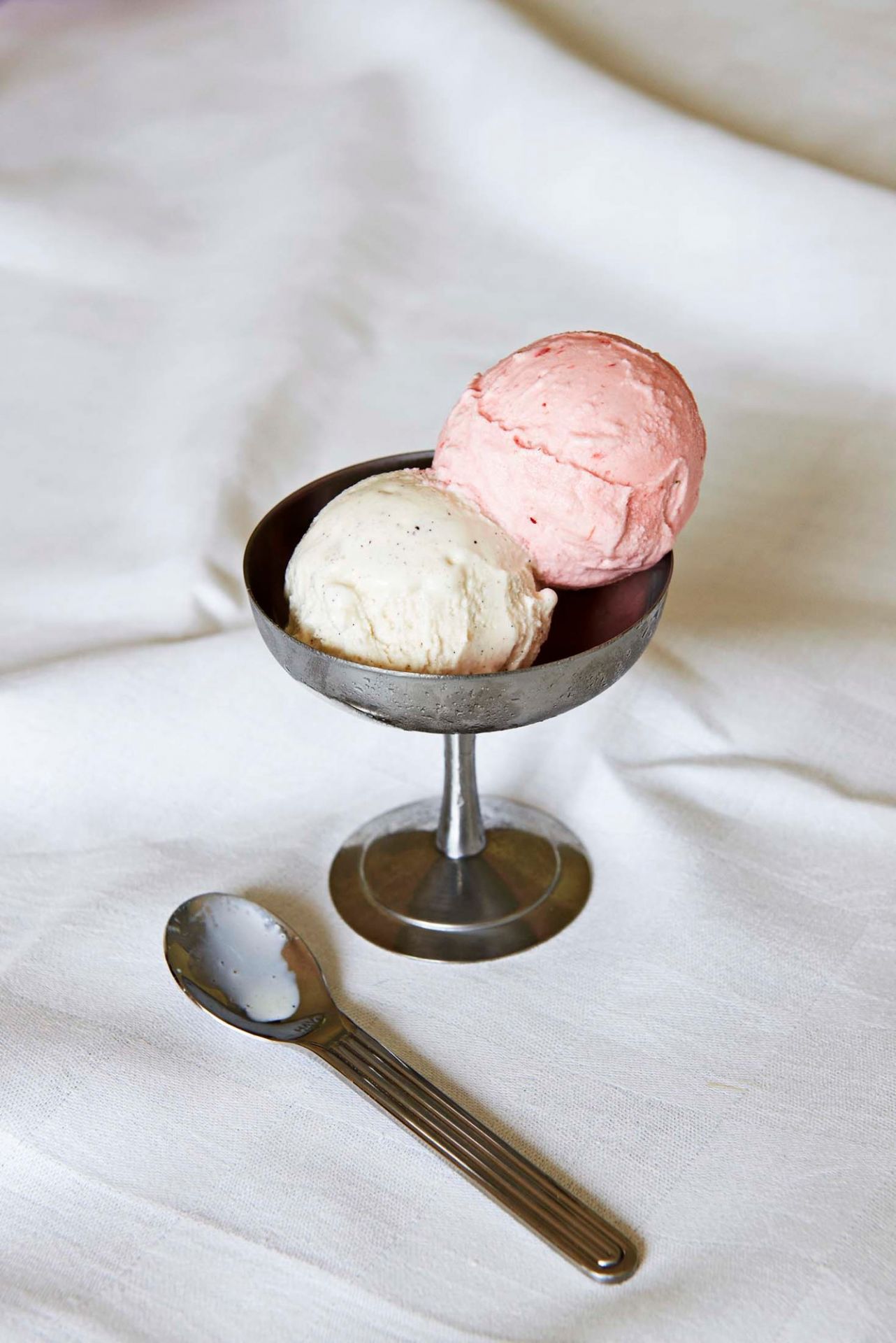 Italian ice cup sundae Hay