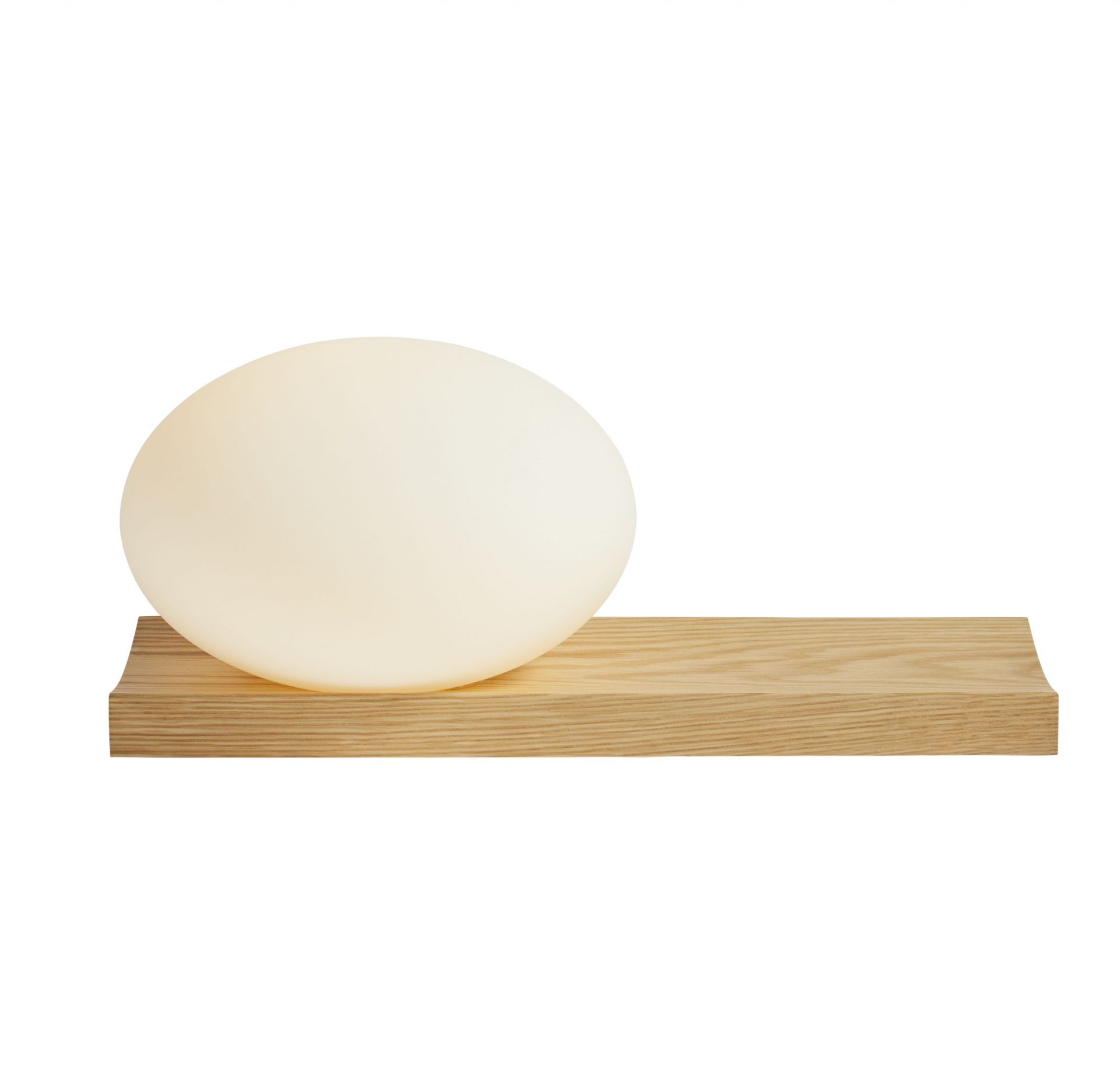 Dew Tischleuchte von Woud: Runde, weiße Lampe auf einem rechteckigen Holzsockel.