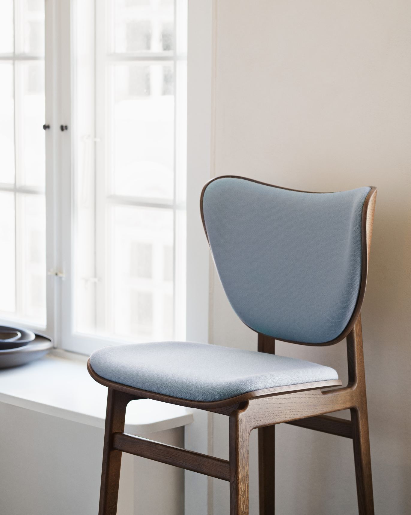 Elephant Dining Chair Chaise rembourrée à l'avant Norr11 Elephant Dining Chair Chaise rembourrée à l'avant Norr11