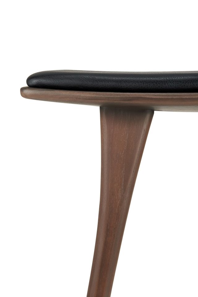 Osso Counter Stool Tabouret de bar avec coussin d'assise en cuir noir Ethnicraft 