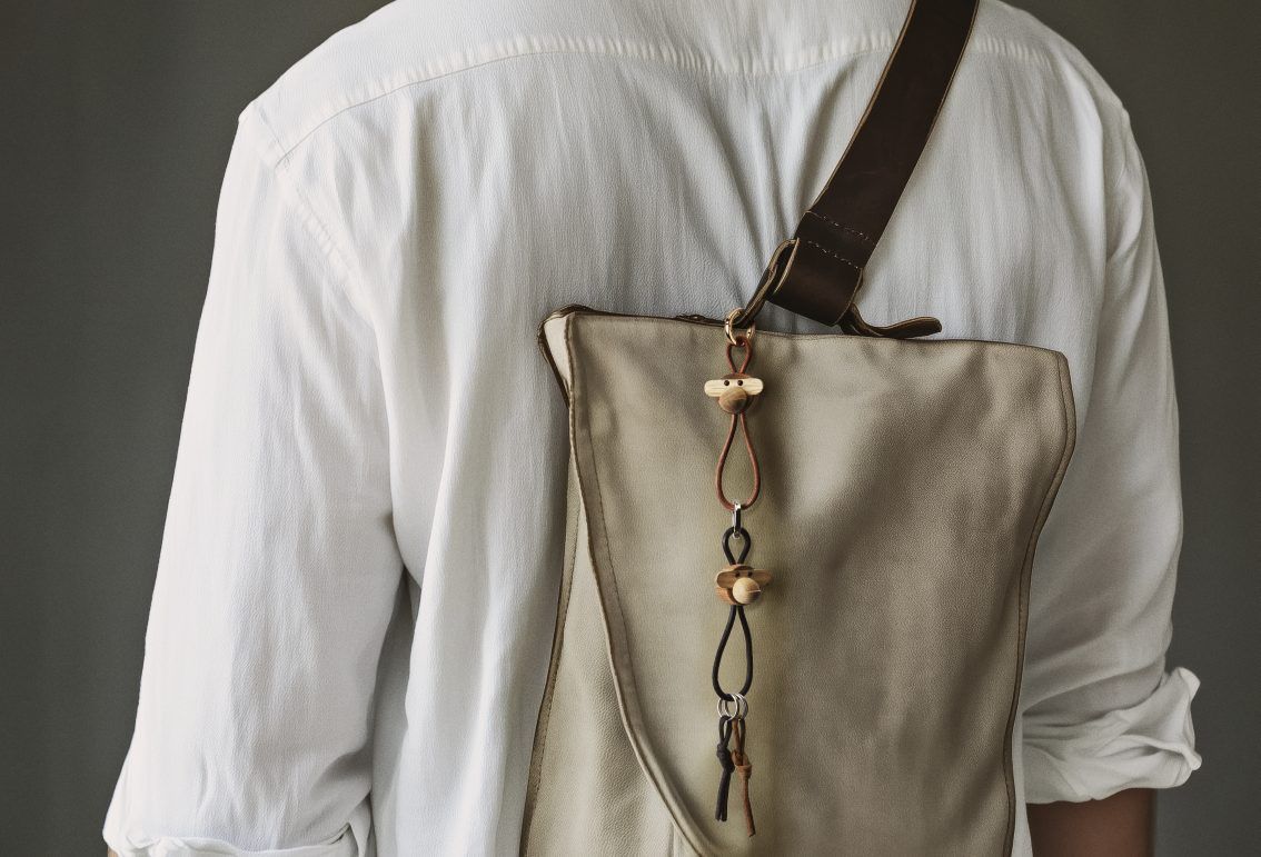 Singe porte-clés métal argenté avec cuir noir Kay Bojesen