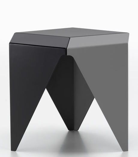 Table d'appoint Prismatic Table, design géométrique, Vitra