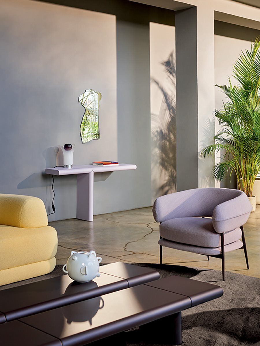 Zanotta Zavolo Consolle 792 Wandtisch in modernem Wohnzimmerambiente mit Designermöbeln und stilvoller Dekoration.