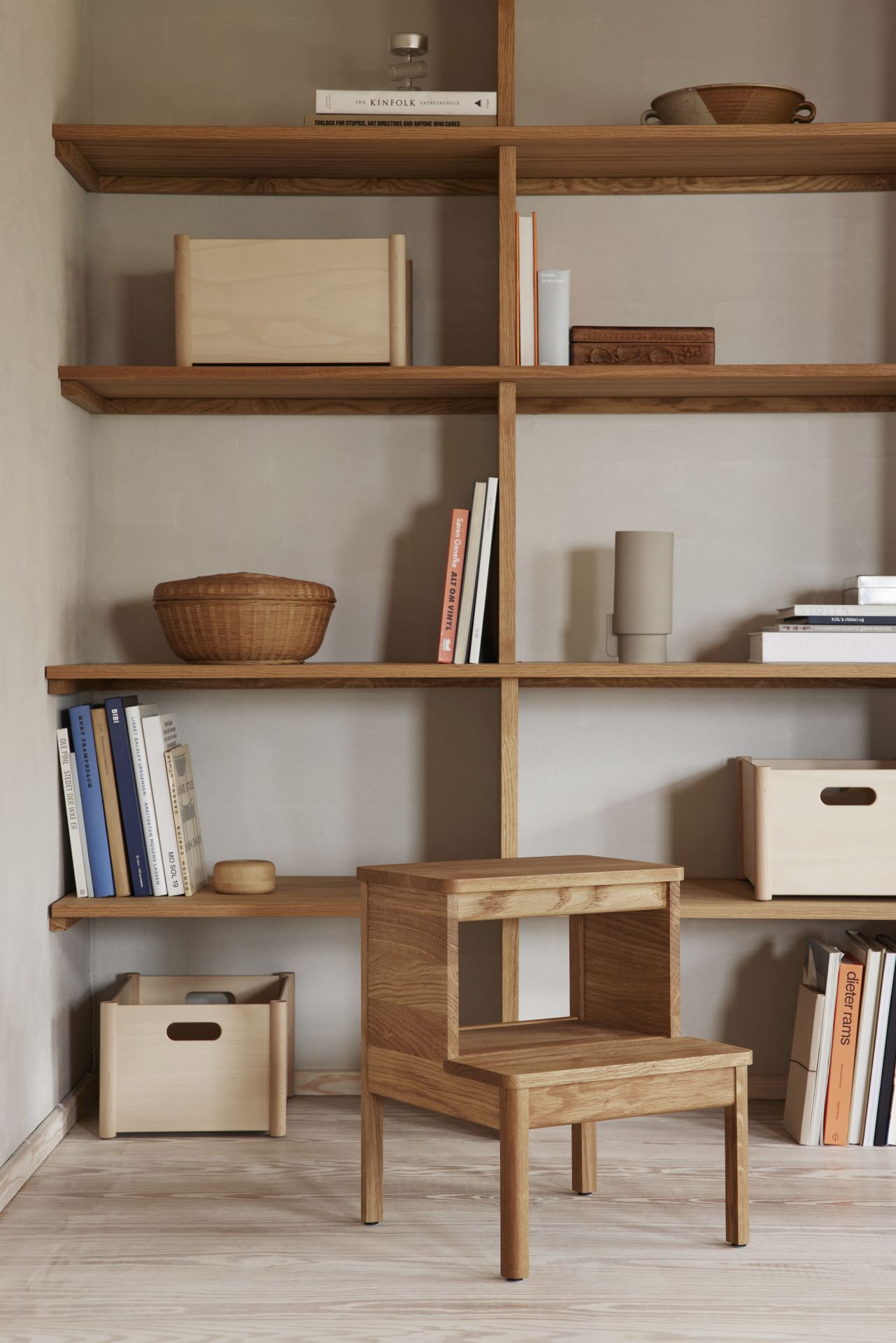 A Line Tabouret marchepied Form & Refine