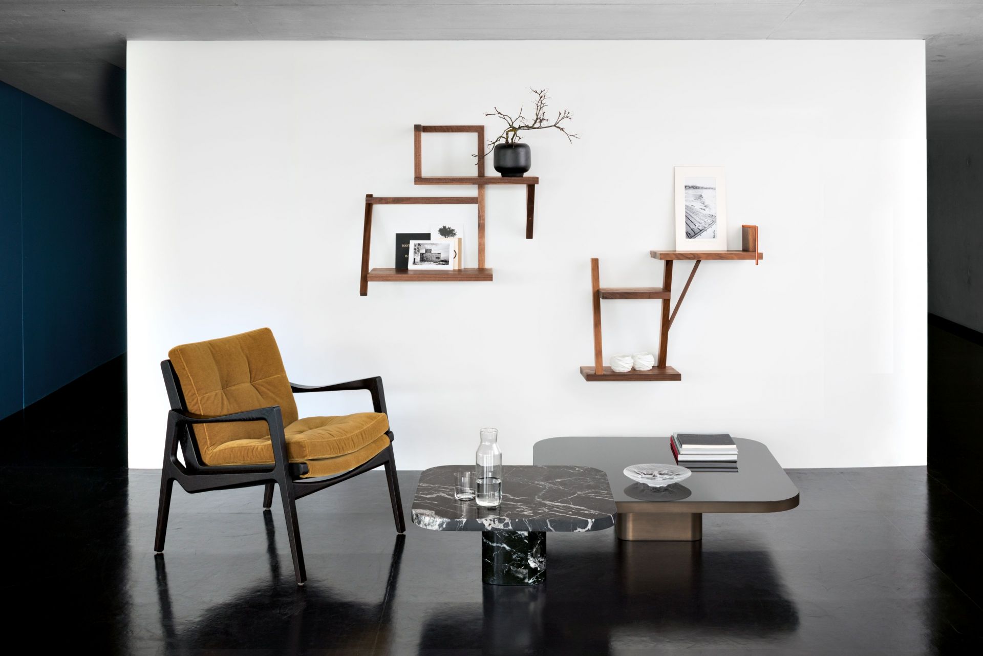 Taidgh étagère murale C noyer ClassiCon