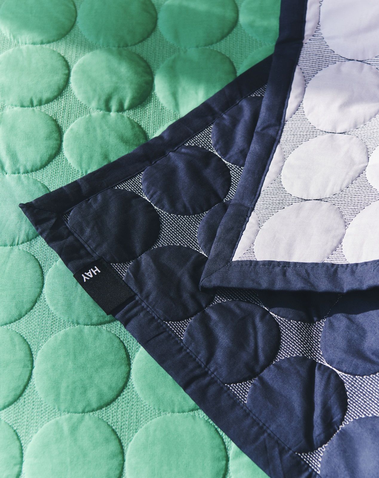 Mega Dot Organic Quilted bed cover Couvre-lit Hay
