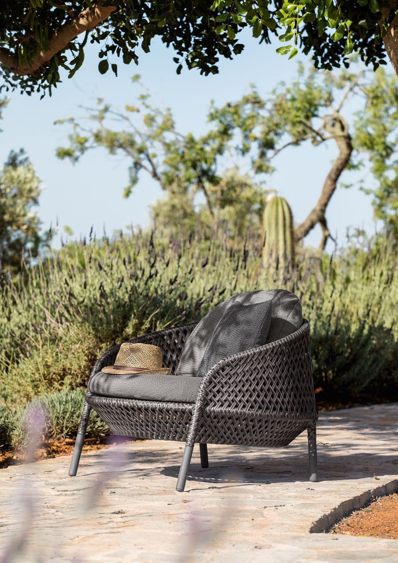 AHNDA Outdoor Armchair Fauteuil DEDON