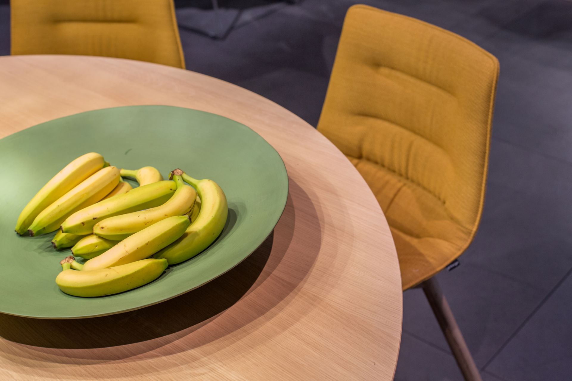 Akio Table ronde Girsberger