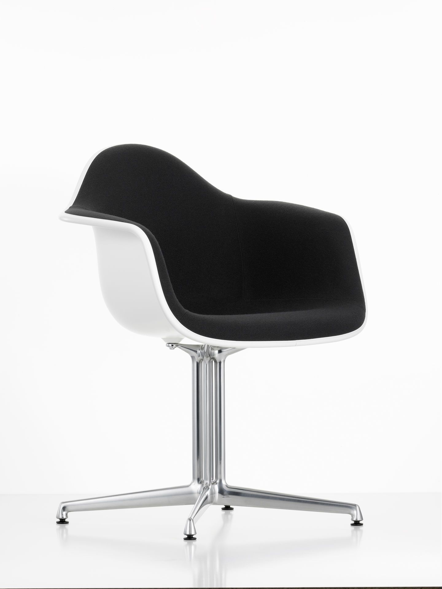 Eames Plastic Arm Chair DAL Chaise entièrement rembourrée Vitra