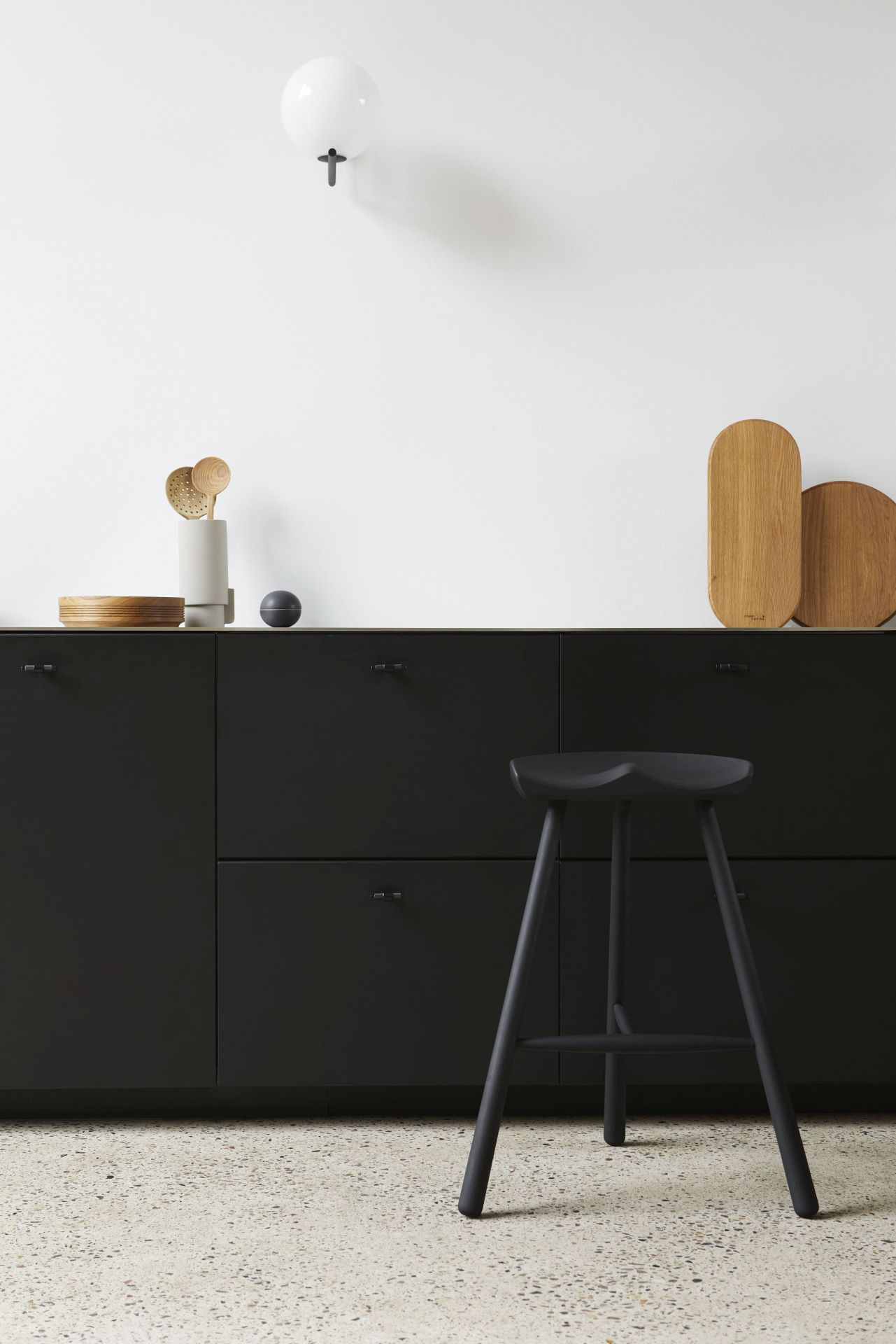 Shoemaker Chair™ No. 68 hêtre teinté noir Form & Refine
