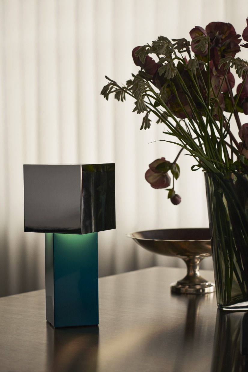 Pivot ATD7 Lampe de table portable / lampe à batterie AndTradition