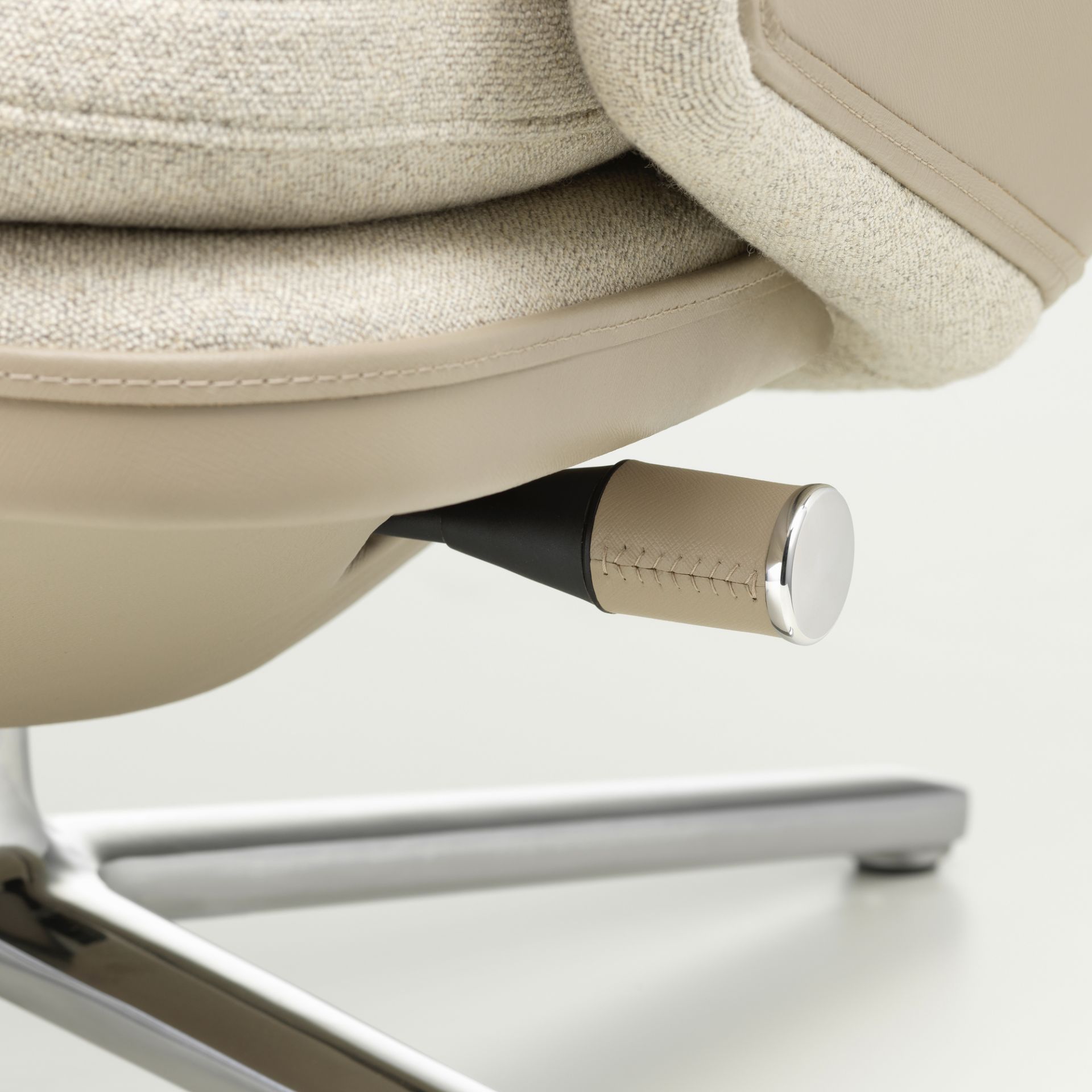 Grand Relax Fauteuil & Ottoman Vitra