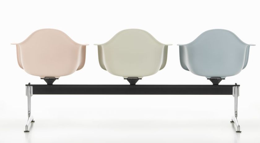 Eames Plastic Armchair RE sur traverse Vitra