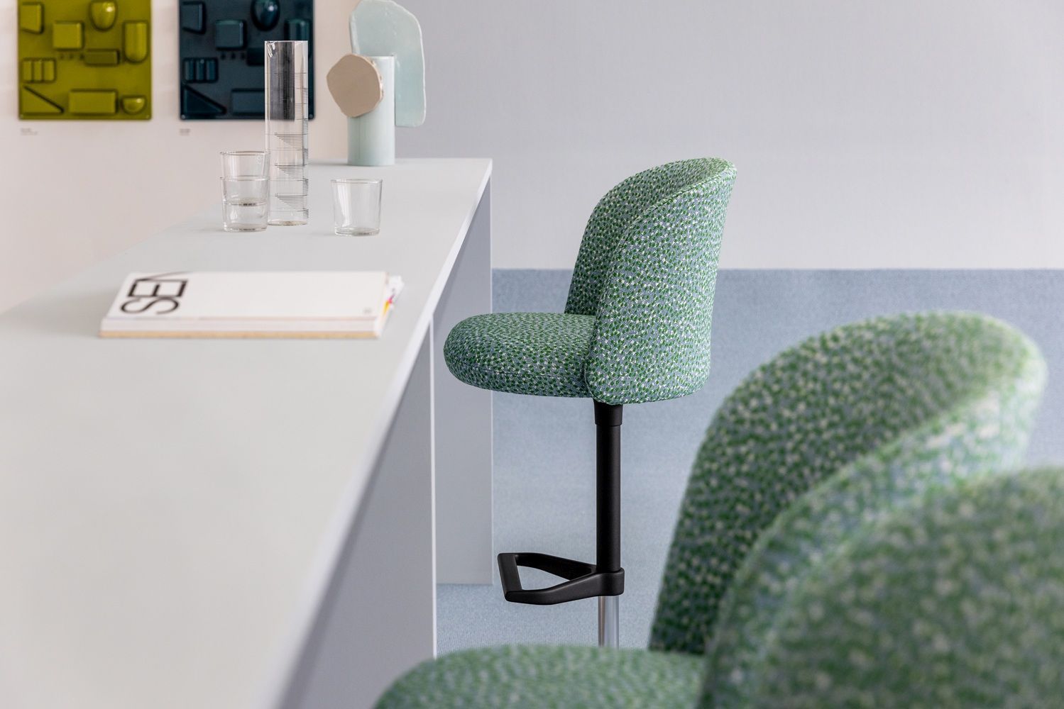Mikado Side Chair High Chaise /  Tabouret de bar Vitra