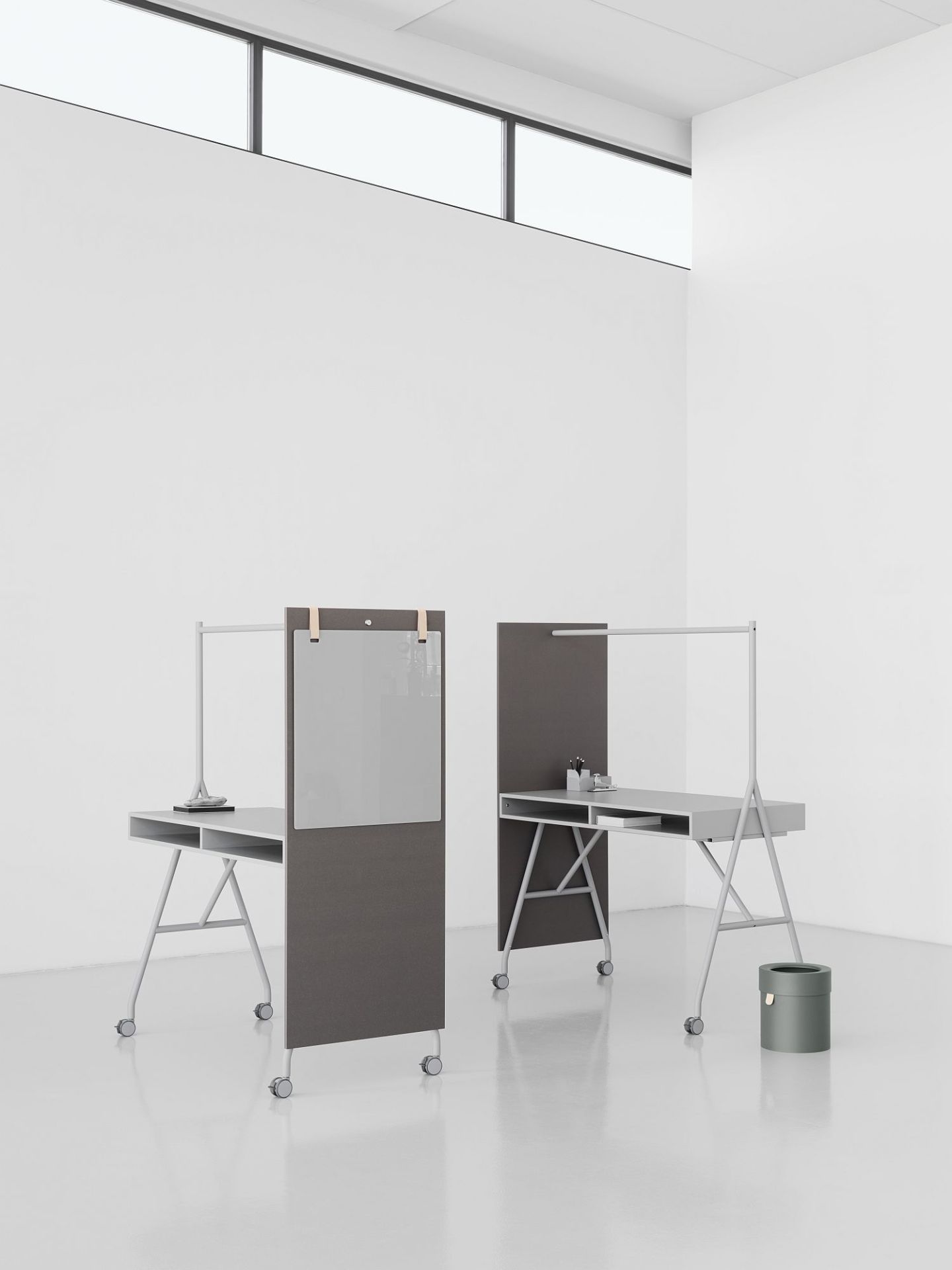 Hangout High Desk Table haute Mizetto QUICK SHIP