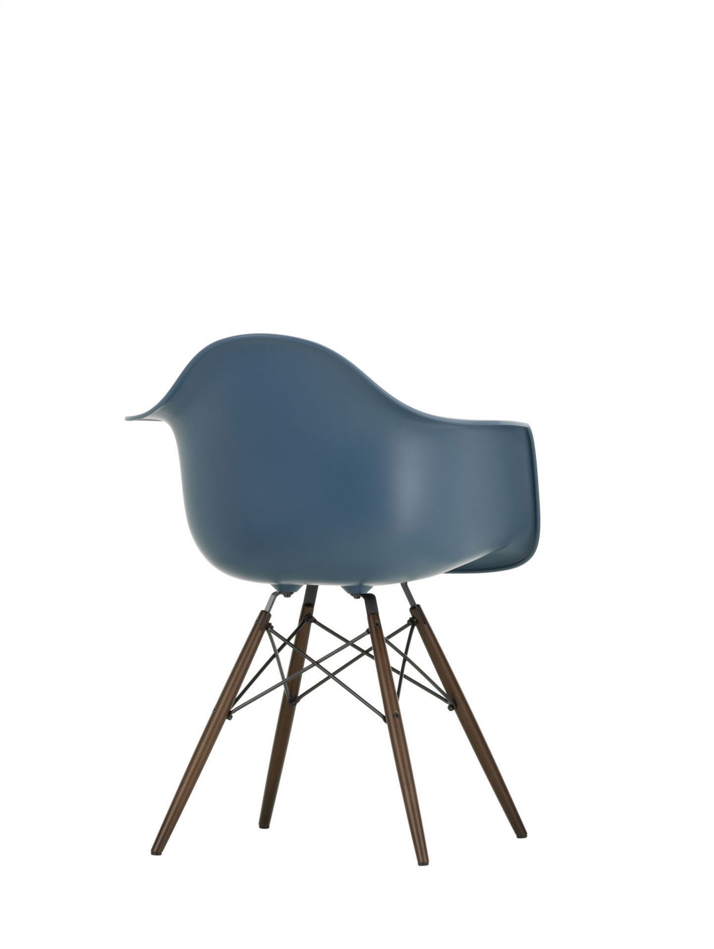 Eames DAW Stuhl in Meerblau mit Ahorn-Gestell von Vitra, Ansicht von hinten. Designklassiker.