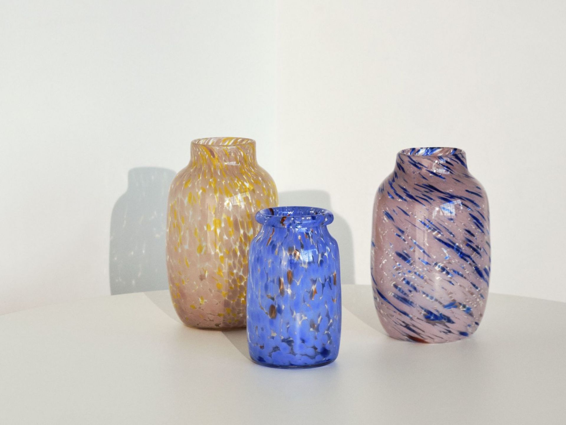 Splash Vase Round L rose clair et bleu Hay OFFRE SPECIALE
