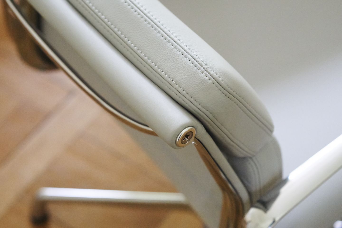 Soft Pad Chair EA207 / EA 207 Fauteuil Vitra