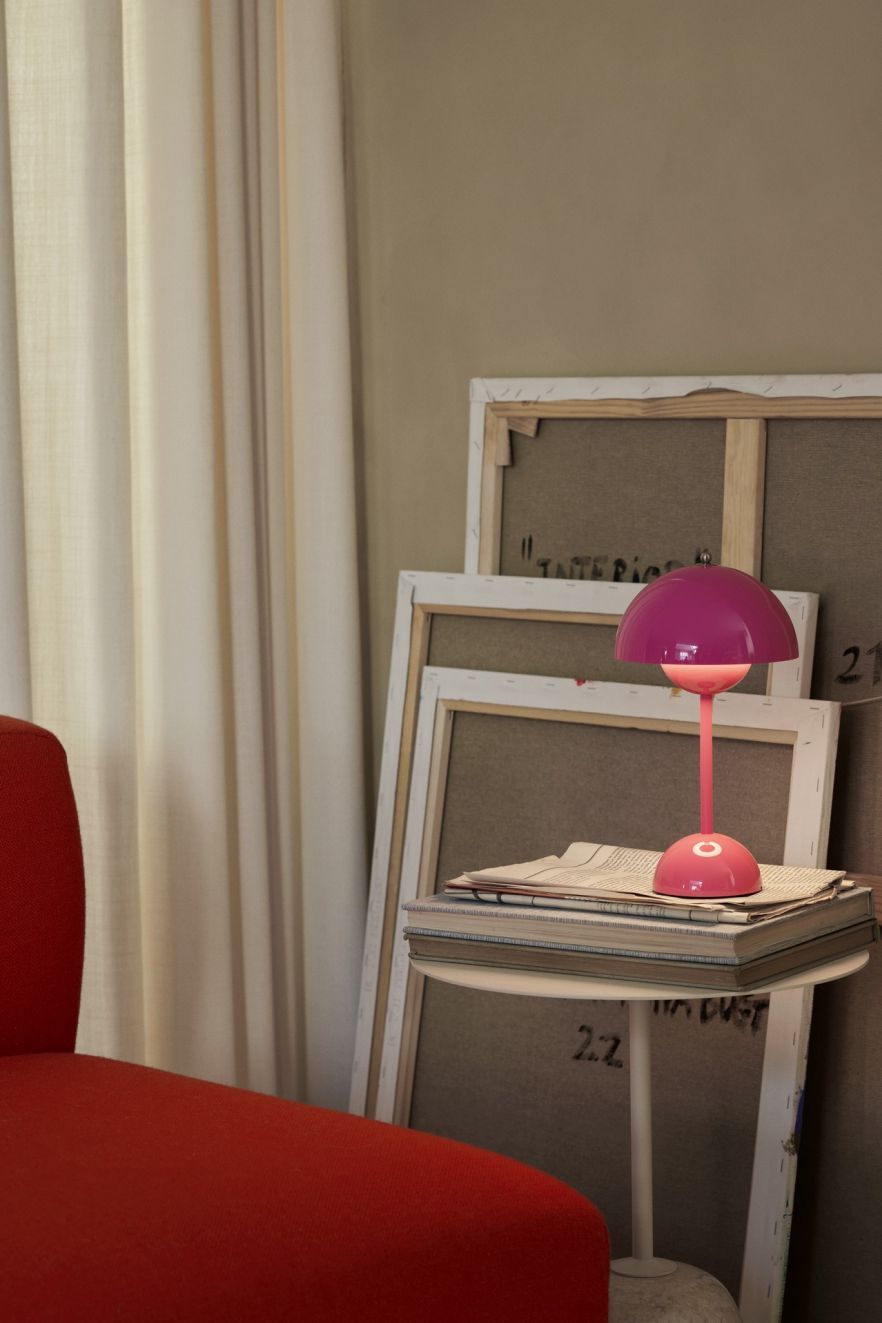 Flowerpot VP9 Portable Lampe à batterie / Lampe de table avec USB AndTradition Tangy pink