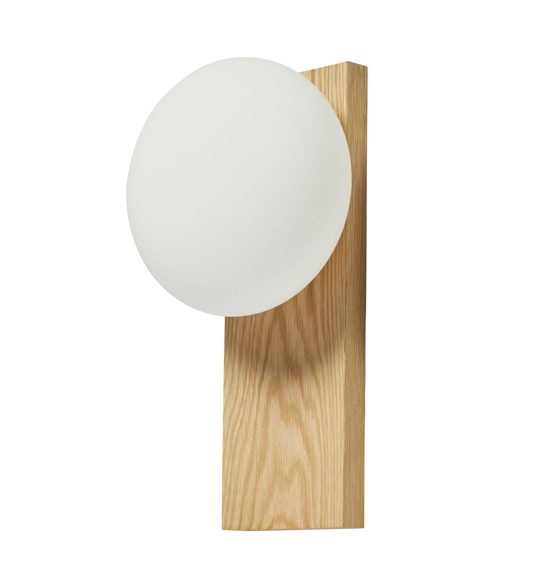 Woud Dew Leuchte: Moderne Wandlampe mit Holzfuß und weißem Glas-Lampenschirm.