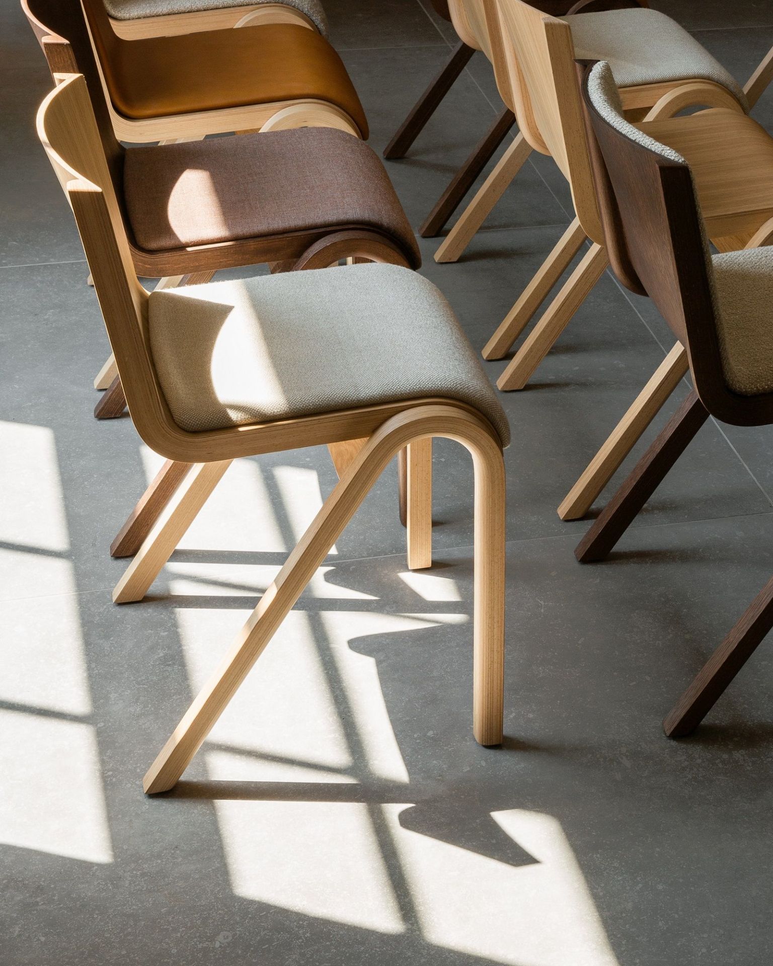 Ready Dining Chair Seat Upholstered chaise avec coussin d'assise Audo Copenhagen Ready Dining Chair Seat Upholstered chaise avec coussin d'assise Audo Copenhagen