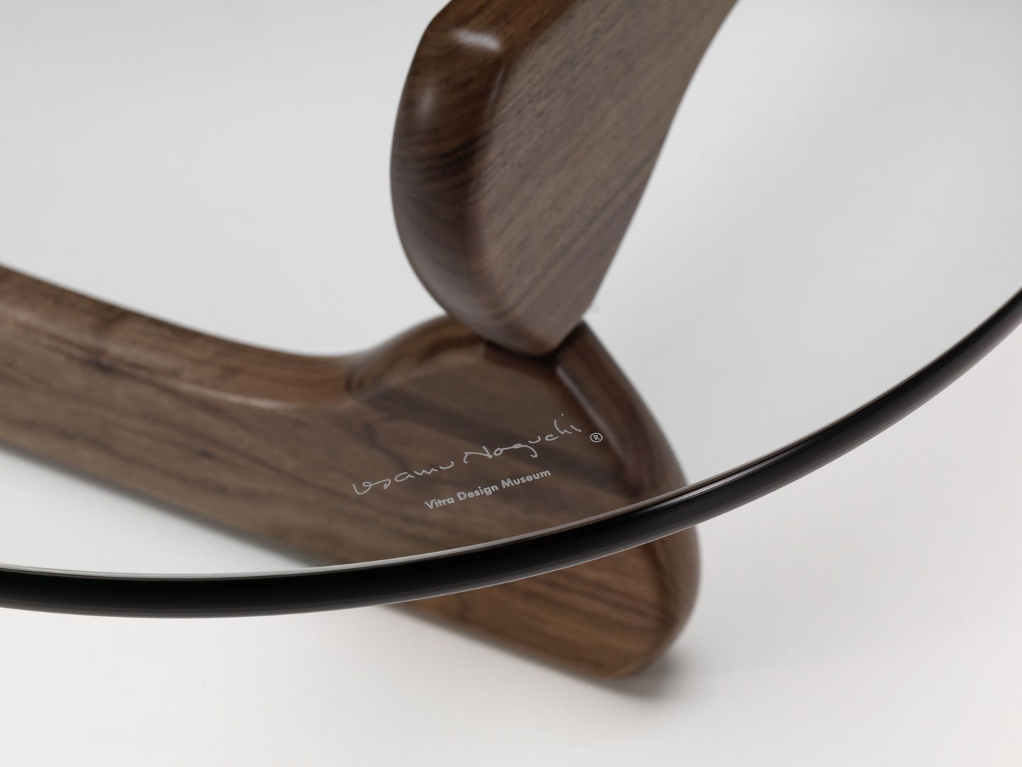 Noguchi Coffee Table Table basse Noyer Vitra