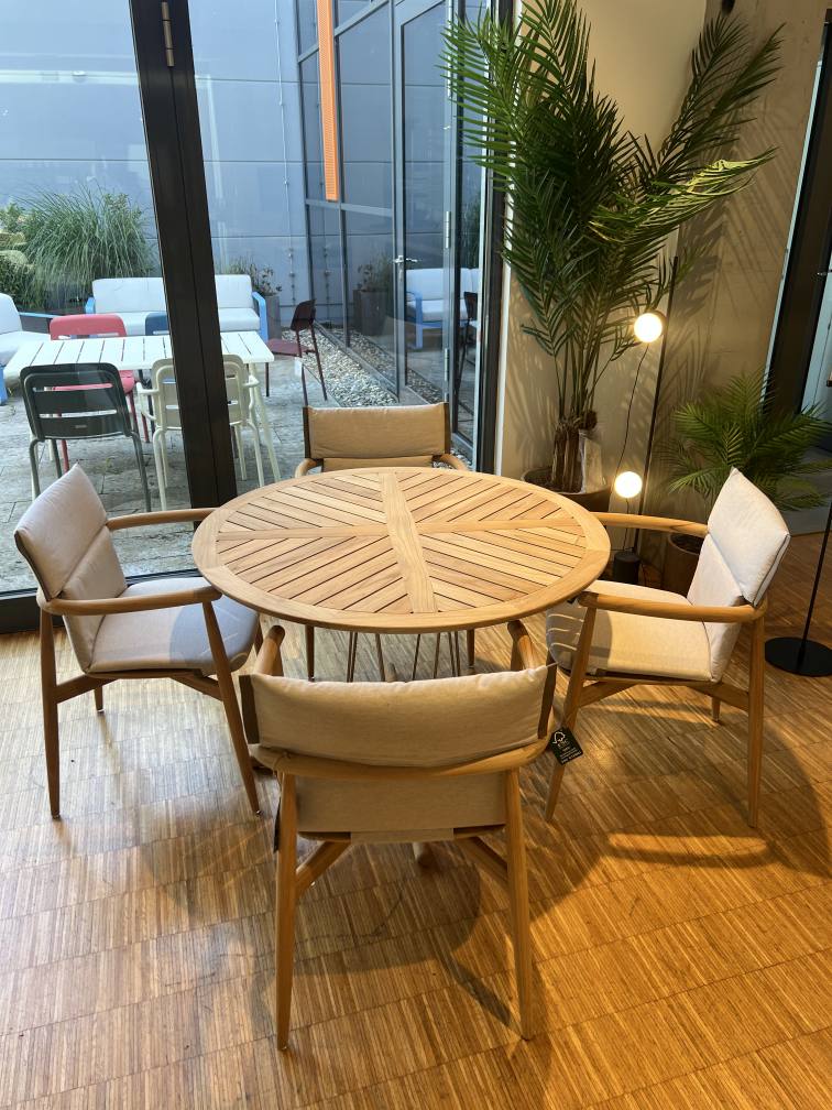 Embrace Combinaison de table Outdoor Carl Hansen & Søn PIÈCE D'EXPOSITION