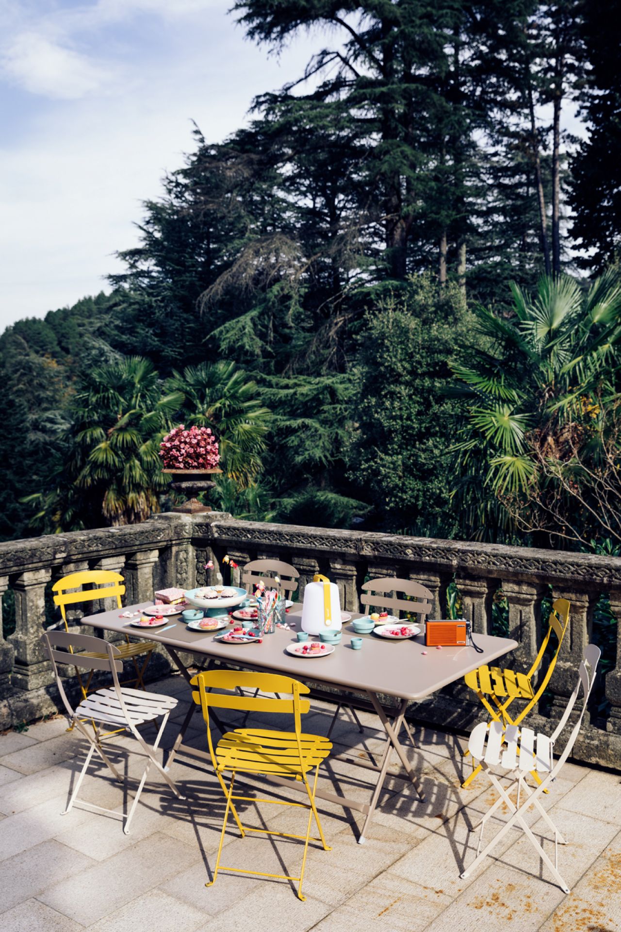 Caractere Outdoor Pliante table Fermob carré/rond