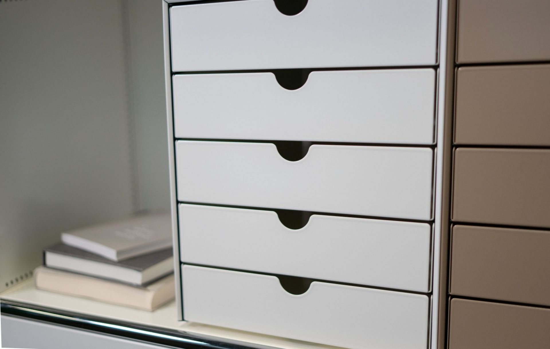 USM Haller Inos coffret C4 avec 5 plateaux fermés Home Office