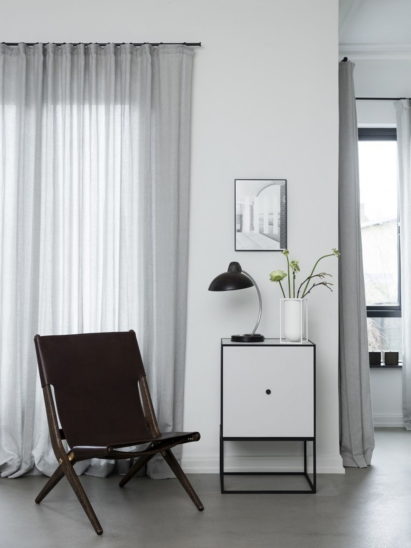 Saxe Chaise chêne teinté brun - cuir brun Audo