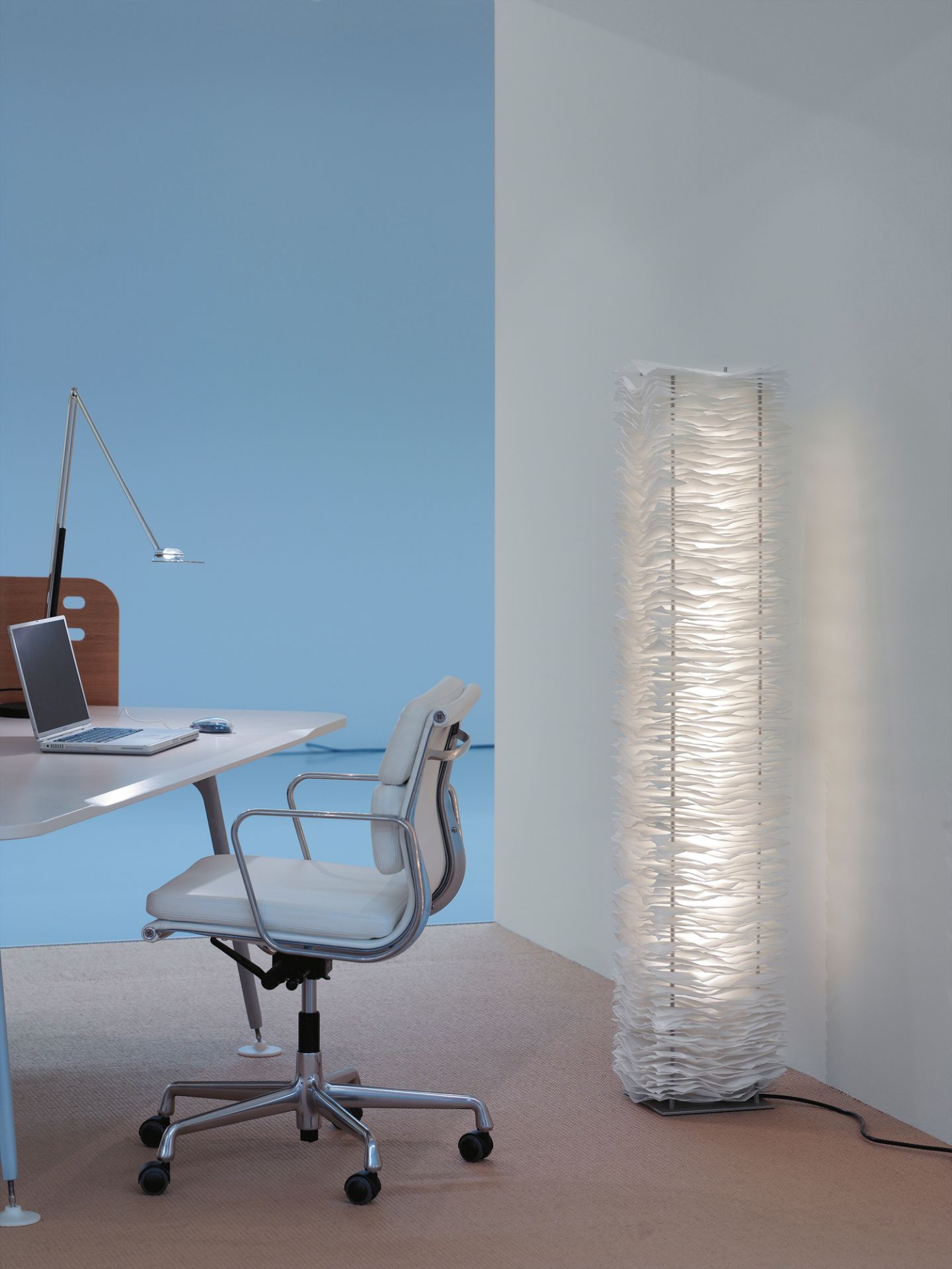 One by one lampadaire Belux
