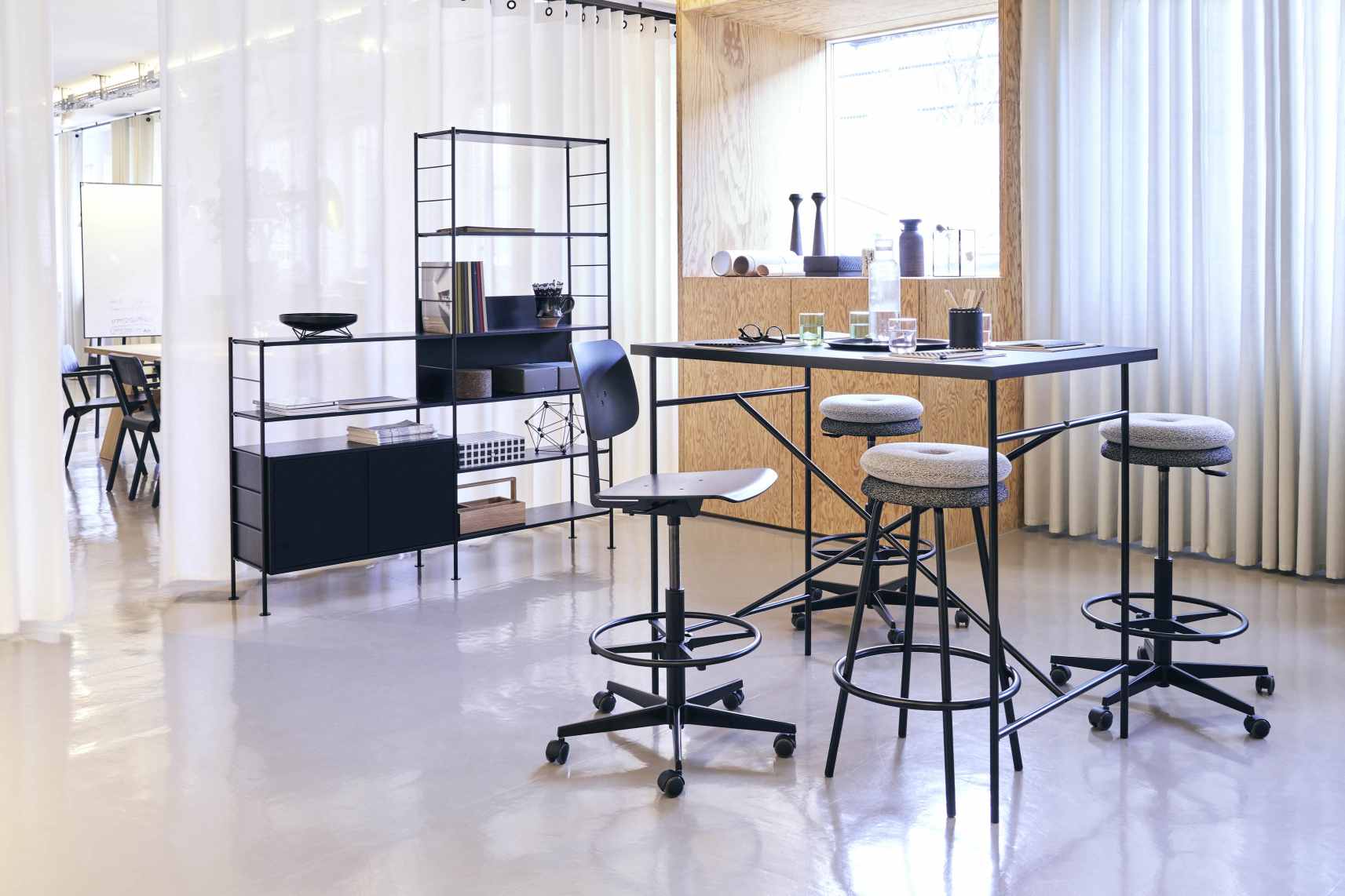 Mr. Round High Chair Adjustable Tabouret pivotant Richard Lampert