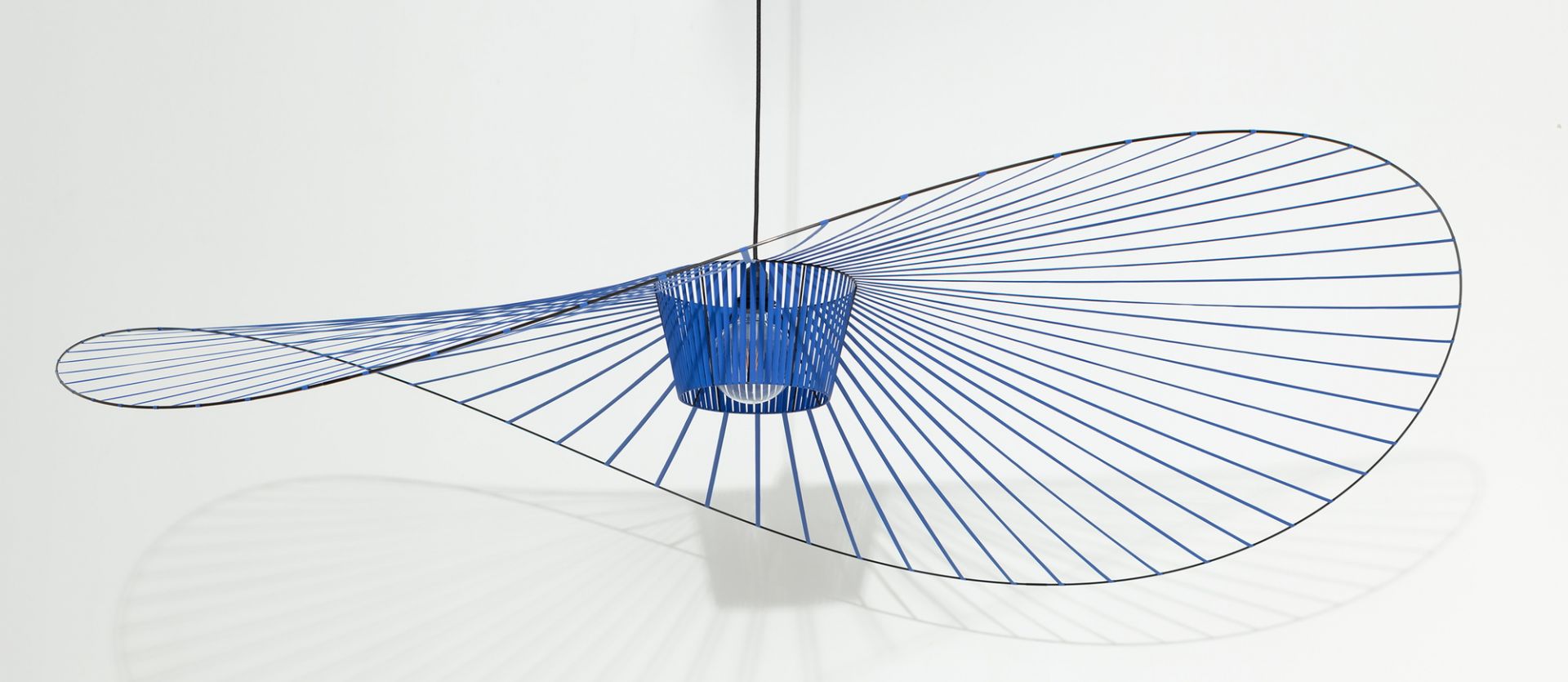 Vertigo Suspension Medium Bleu cobalt Petite Friture