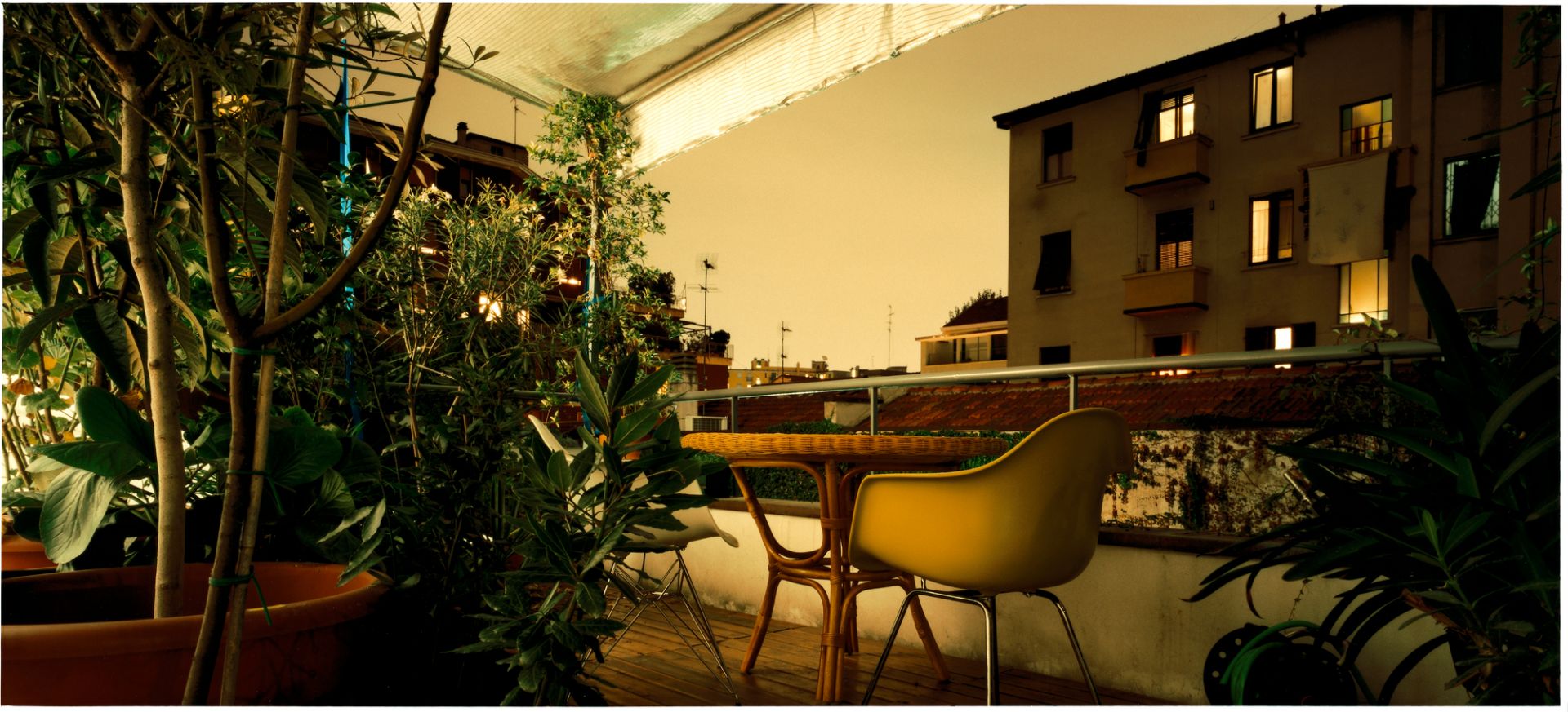 Eames Plastic Arm Chair DAR Chaise Entièrement rembourrée Vitra